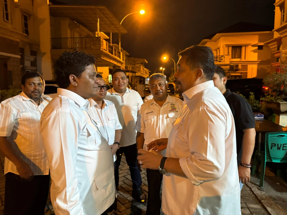 Ketum Papera Don Muzakir bersama Ketua DPD Papera Sumut H. Suratman. [FTNews]